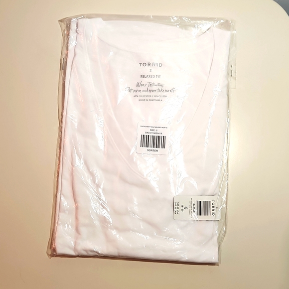 ❤️NWT VINTAGE TORRID TEE - YIN YANG PEACE - RELAXED FIT - V NECK - PLUS SIZE - Picture 8 of 13